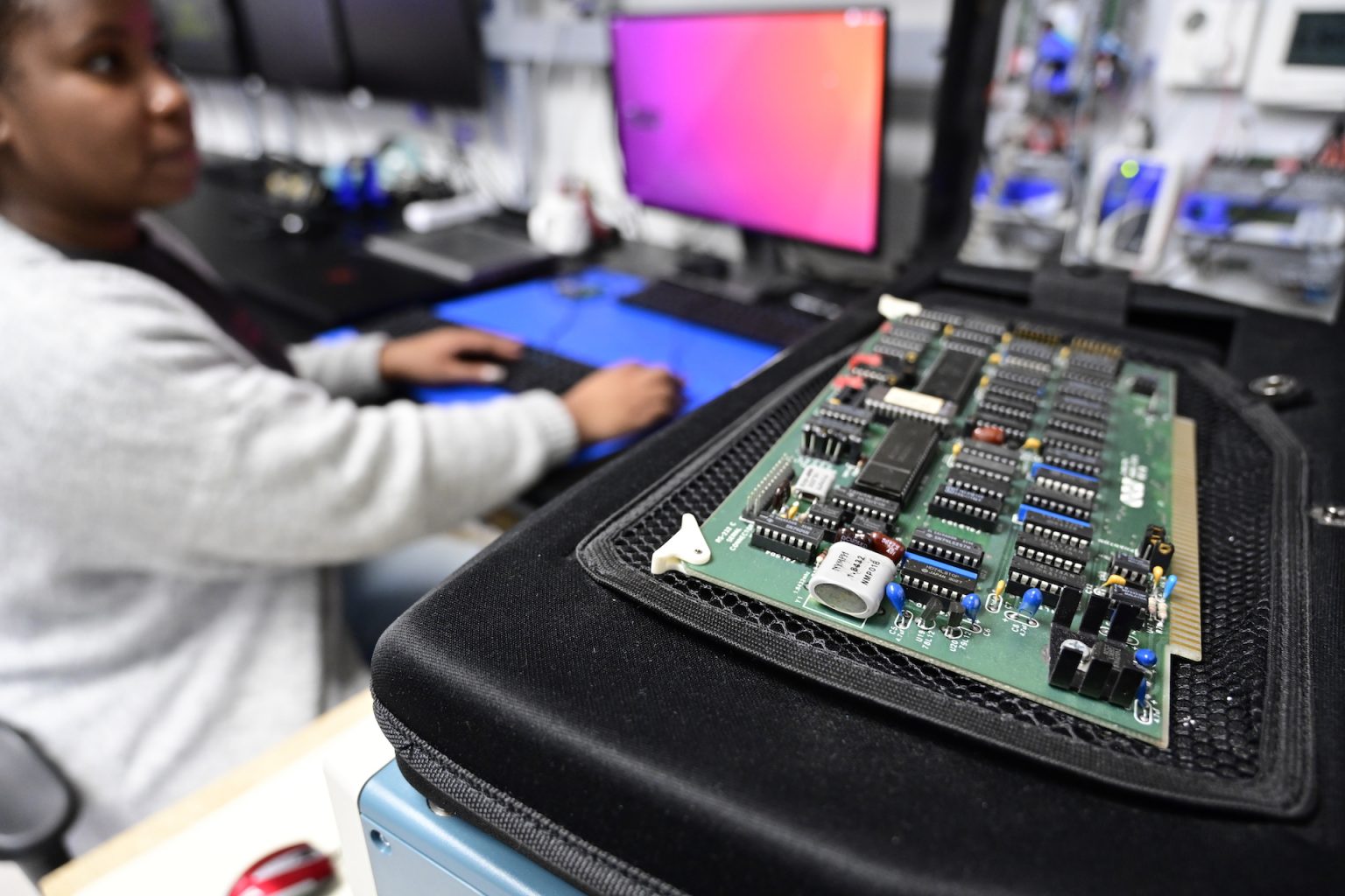 Advance electronics. Advanced ediscovery офис. apple innovation. advanced electronic materials. geab.